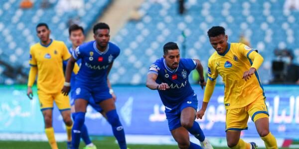 نصف اندية دورى روشن بلا مدربين