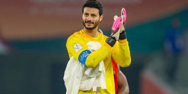 الحقيقة الكاملة لمفاوضات النصر مع حارس الاهلي المصرى