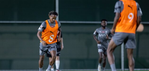 الهلال ينهي استعدادته لمواجهة الشباب